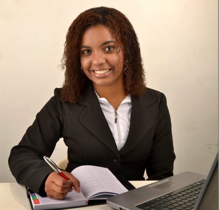 This image has an empty alt attribute; its file name is woman-868534-1-834x800.jpg