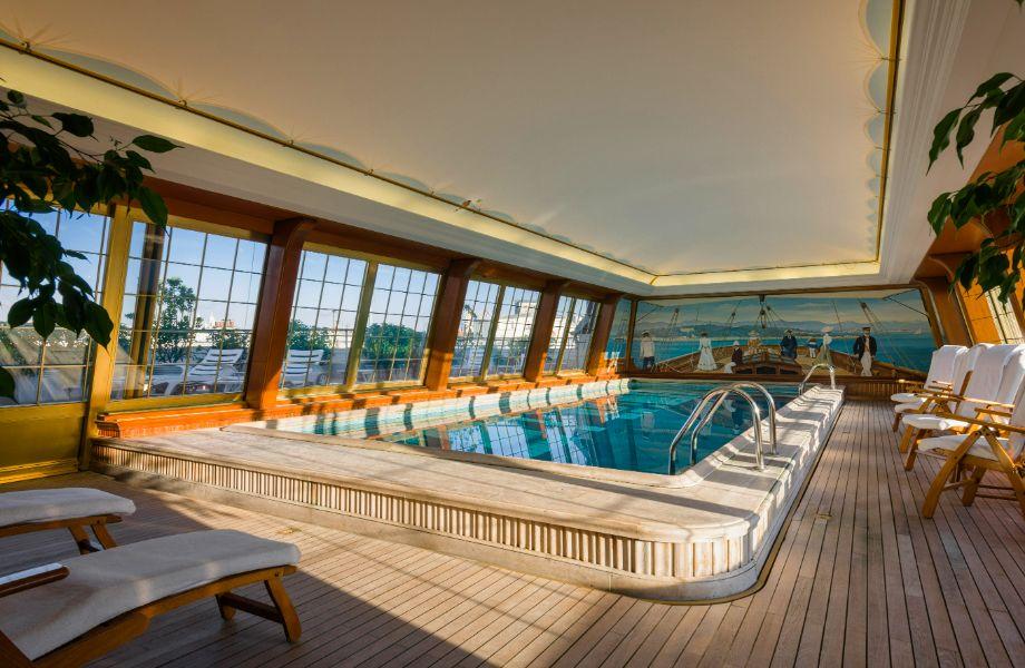 #le-bristol-paris-pool